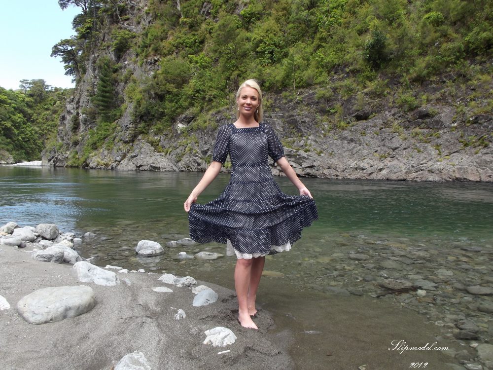 Julietteriver1.jpg (196251 bytes)