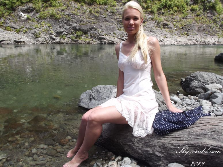Julietteriver4.jpg (116419 bytes)